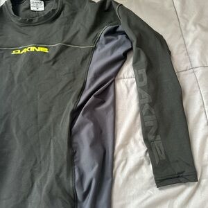 Dakine Men's Black and Gray Rash Guard
